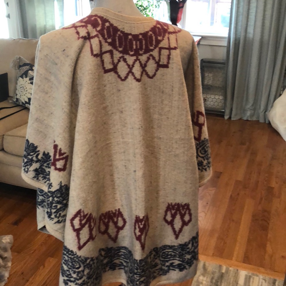 Gorgeous Aztec Ruana - Picture 3 of 3